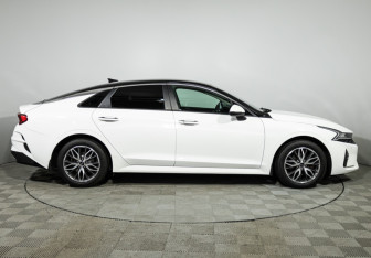 Подержанный автомобиль Kia K5 2020 года (4 фото)