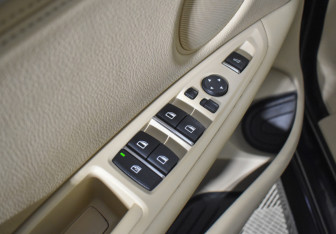 Подержанный автомобиль BMW X5 2014 года (11 фото)
