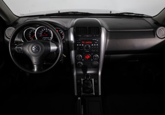 Подержанный автомобиль Suzuki Grand Vitara 2011 года (9 фото)