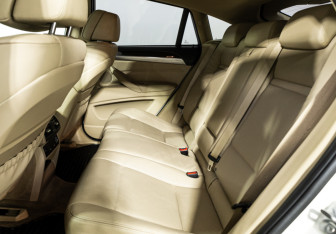 Подержанный автомобиль BMW X6 2013 года (10 фото)