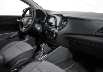 Подержанный автомобиль Hyundai Solaris Sedan 2021 года (13 фото)
