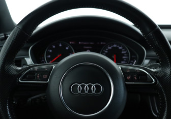 Подержанный автомобиль Audi A6 Sedan 2016 года (19 фото)