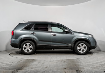 Подержанный автомобиль Kia Sorento 2013 года (4 фото)