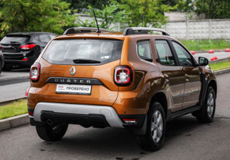 Подержанный автомобиль Renault Duster 2021 года (6 фото)
