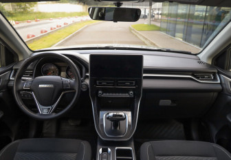 Подержанный автомобиль Haval M6 2023 года (11 фото)