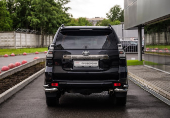 Подержанный автомобиль Toyota Land Cruiser Prado 2020 года (7 фото)