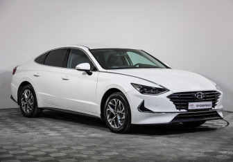 Подержанный автомобиль Hyundai Sonata 2023 года (3 фото)