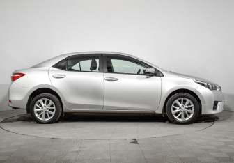 Подержанный автомобиль Toyota Corolla Sedan 2015 года (4 фото)
