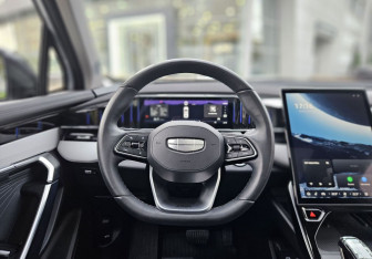 Подержанный автомобиль Geely Atlas 2024 года (17 фото)