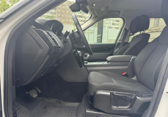 Подержанный автомобиль Land Rover Discovery 2019 года (9 фото)
