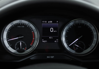 Подержанный автомобиль Skoda Superb Liftback 2016 года (11 фото)