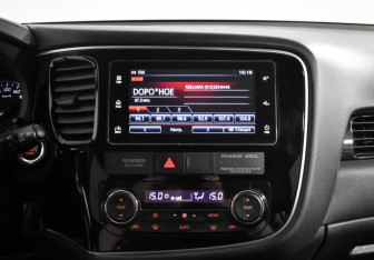 Подержанный автомобиль Mitsubishi Outlander 2018 года (16 фото)