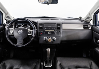 Подержанный автомобиль Nissan Tiida Hatchback 2008 года (10 фото)