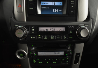 Подержанный автомобиль Toyota Land Cruiser Prado 2010 года (15 фото)