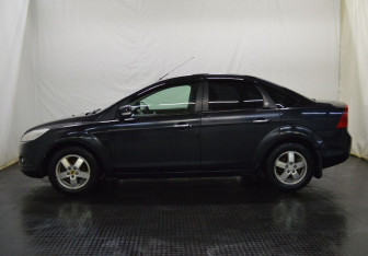 Подержанный автомобиль Ford Focus Sedan 2008 года (8 фото)