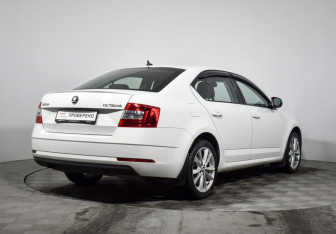 Подержанный автомобиль Skoda Octavia Liftback 2018 года (5 фото)