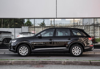 Подержанный автомобиль Audi Q7 2019 года (9 фото)