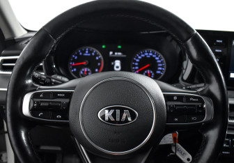 Подержанный автомобиль Kia K5 2020 года (17 фото)