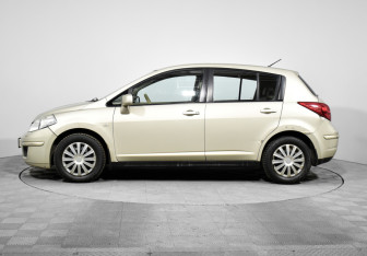 Подержанный автомобиль Nissan Tiida Hatchback 2007 года (8 фото)