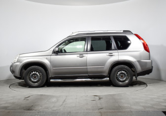 Подержанный автомобиль Nissan X-Trail 2007 года (8 фото)