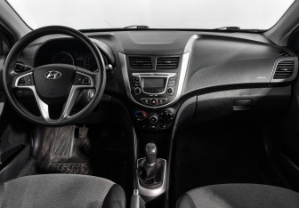 Подержанный автомобиль Hyundai Solaris Sedan 2012 года (14 фото)