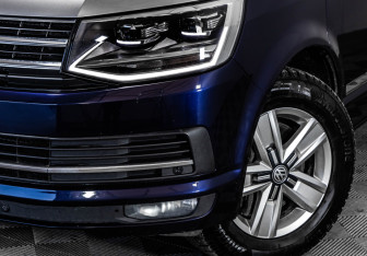 Подержанный автомобиль Volkswagen Multivan 2015 года (2 фото)