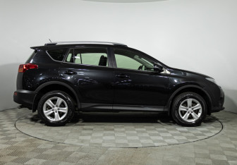 Подержанный автомобиль Toyota RAV4 2013 года (4 фото)