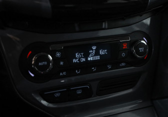 Подержанный автомобиль Ford Focus Hatchback 2012 года (15 фото)