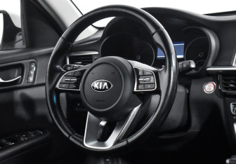 Подержанный автомобиль Kia Optima Sedan 2018 года (15 фото)