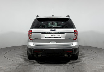 Подержанный автомобиль Ford Explorer 2014 года (6 фото)