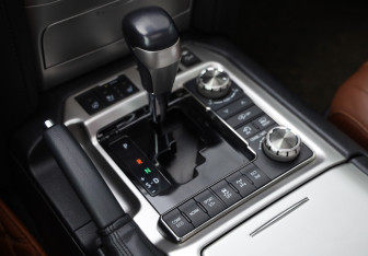 Подержанный автомобиль Toyota Land Cruiser Suv 2020 года (18 фото)