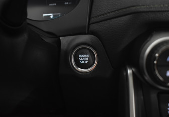 Подержанный автомобиль Toyota RAV4 2025 года (17 фото)