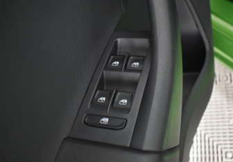 Подержанный автомобиль Skoda Rapid Liftback 2018 года (17 фото)