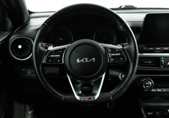 Подержанный автомобиль Kia Cerato Sedan 2022 года (32 фото)