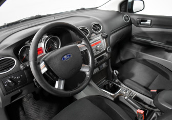 Подержанный автомобиль Ford Focus Sedan 2008 года (9 фото)