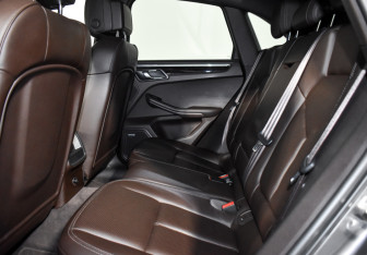 Подержанный автомобиль Porsche Macan 2015 года (13 фото)