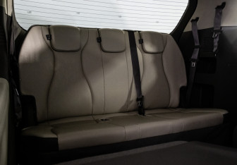 Подержанный автомобиль Kia Carnival 2020 года (21 фото)