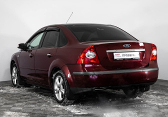 Подержанный автомобиль Ford Focus Sedan 2007 года (7 фото)