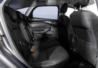 Подержанный автомобиль Ford Focus Hatchback 2013 года (19 фото)