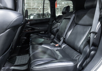 Подержанный автомобиль Lexus LX 2013 года (14 фото)
