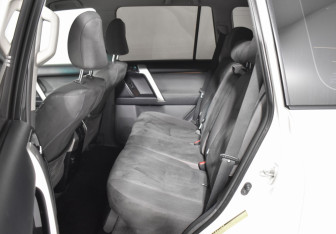 Подержанный автомобиль Toyota Land Cruiser Prado 2010 года (11 фото)