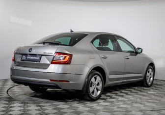 Подержанный автомобиль Skoda Octavia Liftback 2018 года (5 фото)