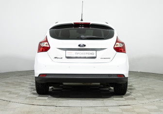 Подержанный автомобиль Ford Focus Hatchback 2014 года (6 фото)