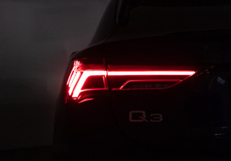 Подержанный автомобиль Audi Q3 2021 года (32 фото)