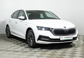 Подержанный автомобиль Skoda Octavia Liftback 2022 года (3 фото)