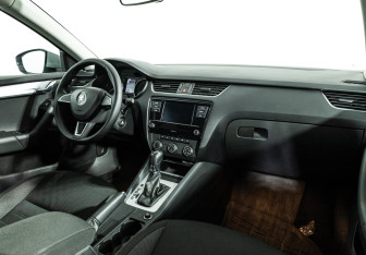 Подержанный автомобиль Skoda Octavia Liftback 2017 года (9 фото)