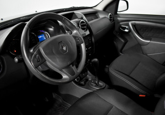 Подержанный автомобиль Renault Duster 2016 года (9 фото)