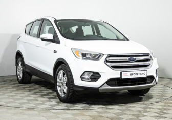 Подержанный автомобиль Ford Kuga 2017 года (3 фото)