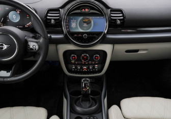 Подержанный автомобиль MINI Clubman Wagon 2022 года (21 фото)