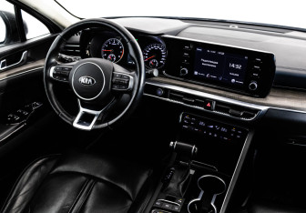 Подержанный автомобиль Kia K5 2021 года (16 фото)